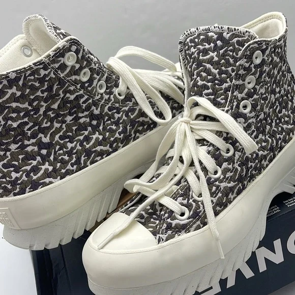 Converse WMNS High-Top Platforms A00877C
CTAS LUGGED 2.0 HI
SAND DUNE/EGRET/EGRT - Picture 11 of 16